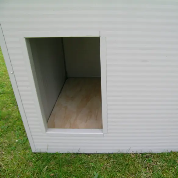 Entrance of Dobermann model insulated dog house