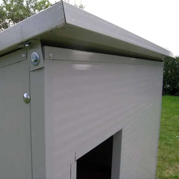 Opening roof of large outdoor dog house