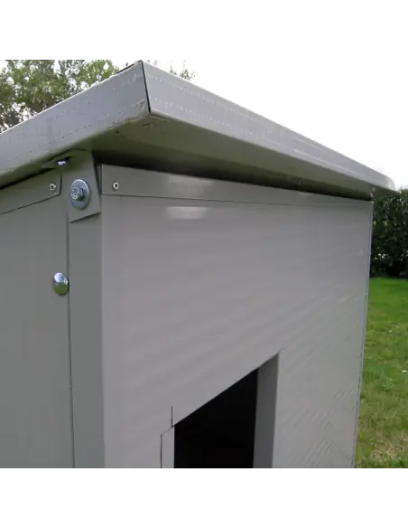 Opening roof of large outdoor dog house