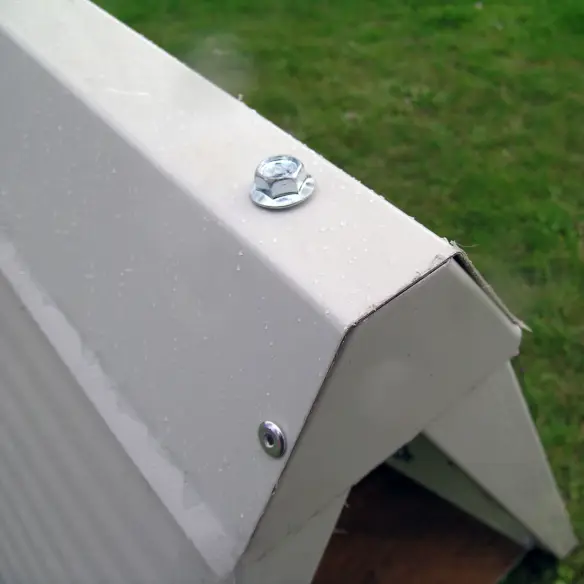 Sloped roof of insulated outdoor dog house