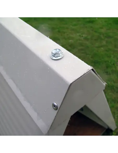 Sloped roof of insulated outdoor dog house