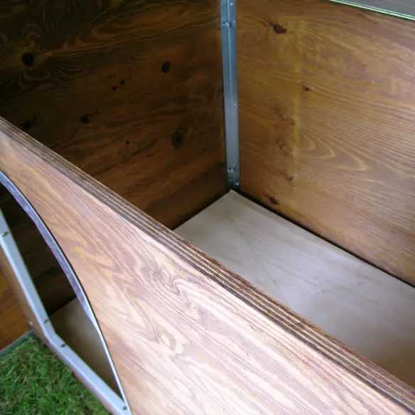 Inner dog house with opening roof of kennel
