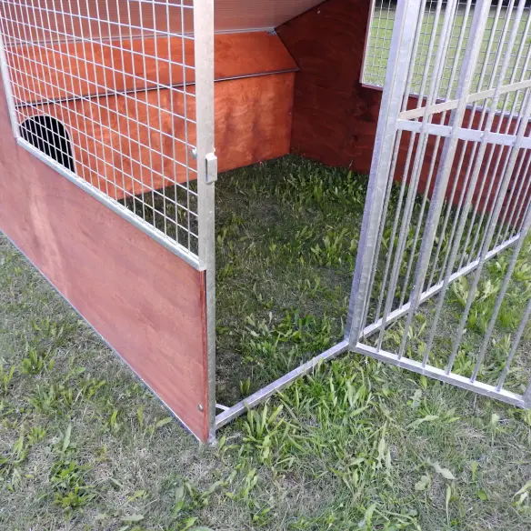 Zona giorno del box per cani mod. Labrador