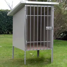 Dog training kennel for outdoor use