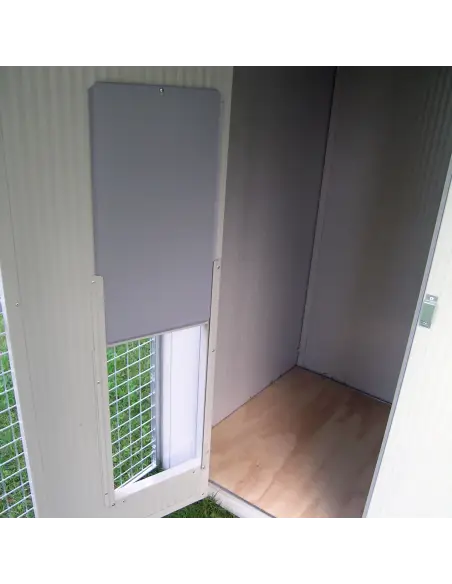 Entrance with raised wooden platform in sleeping area