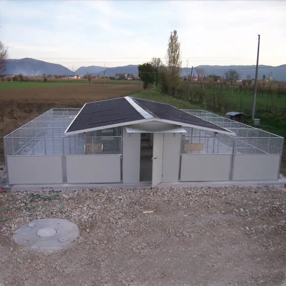 Serie di box per cani mod. Modular montati in linea