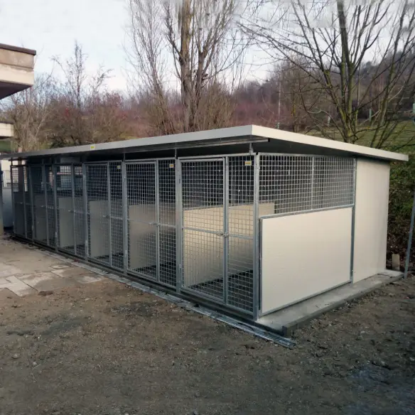 Serie di box per cani mod. Modular montati in linea