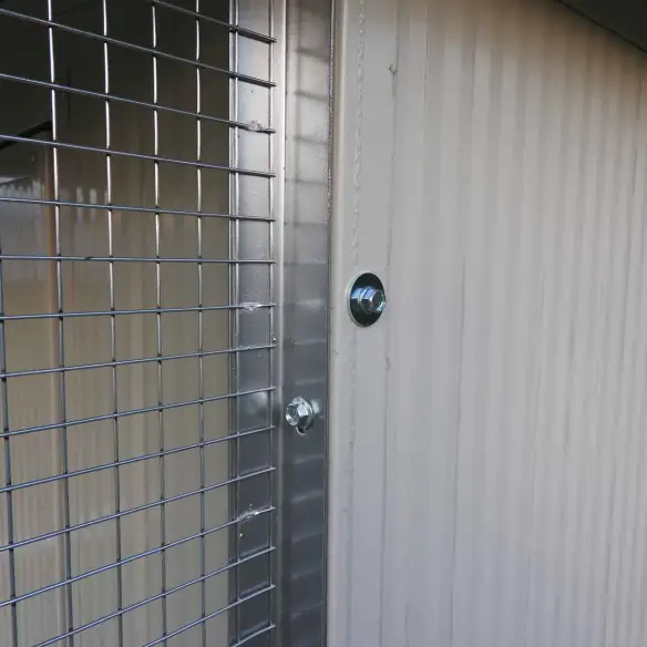 Detail insulated panel and mesh structure