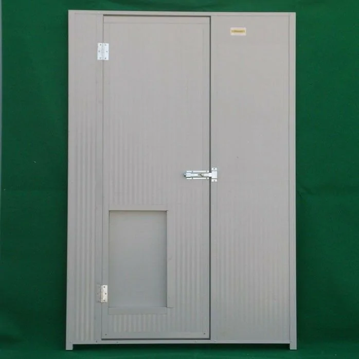 Modular Insulated panels for outdoor dog fencing with mesh and gate