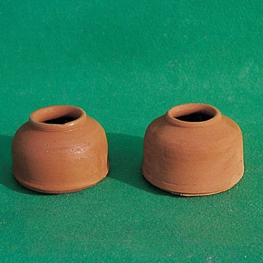 Pigeon feeder for salt and minerals