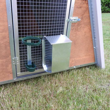 Insulated chicken coop for chickens or hens
