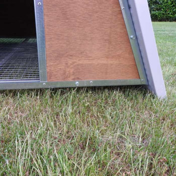Insulated chicken coop for chickens or hens