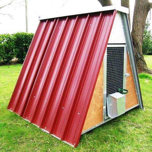Piccolo pollaio in lamiera zincata